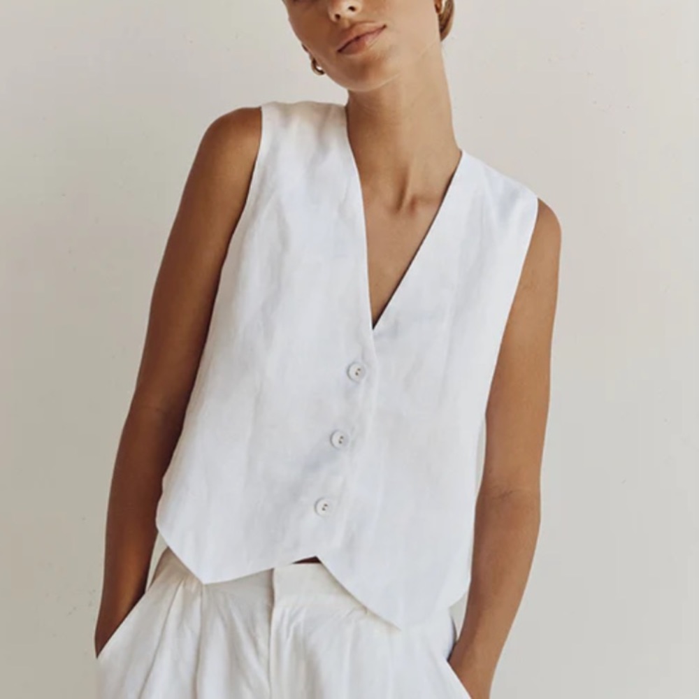 Dissh white linen vest